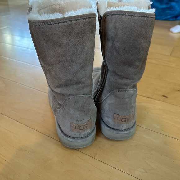 Short Ugg boots with zippers! Excellent condition - Picture 4 of 6